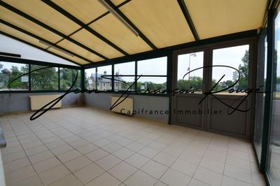 Local commercial - 230 m² - 12 pièces