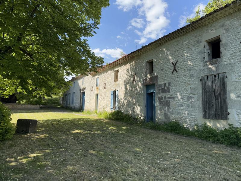 Maison - 200 m² - 3 pièces