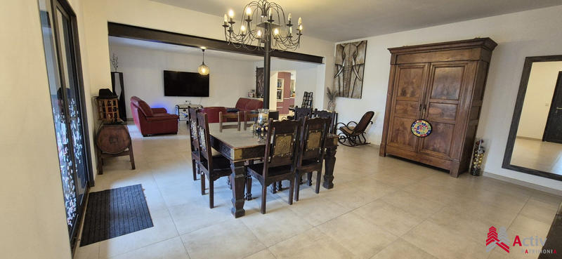 Mas - 303 m² - 9 pièces