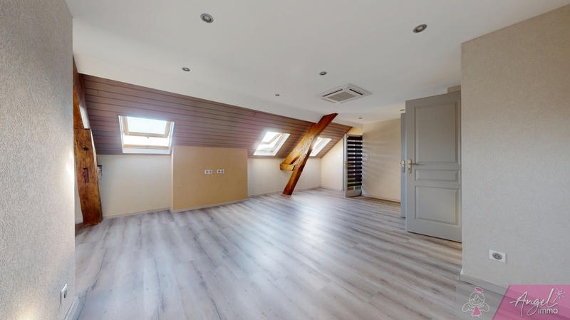 Loft - 124 m² - 5 pièces