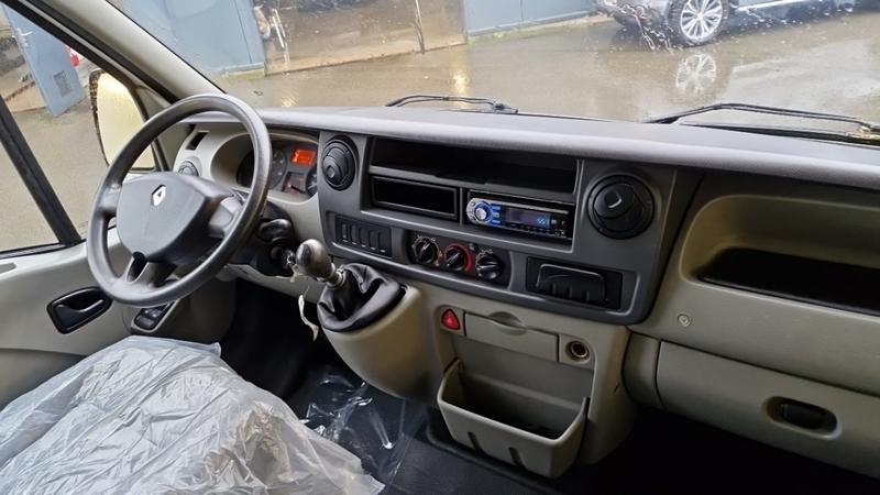 Renault Master 3.5t 2.5 dci 120 confort Caisse 20m3 + Hayon