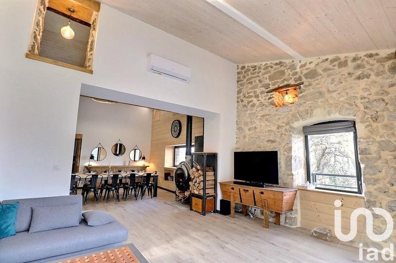 Maison - 215 m² - 6 pièces