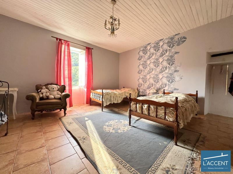 Maison - 325 m² - 14 pièces