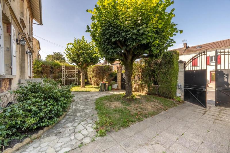 Maison - 250 m² - 7 pièces