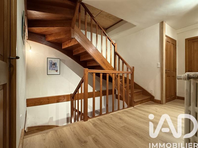 Maison - 250 m² - 11 pièces