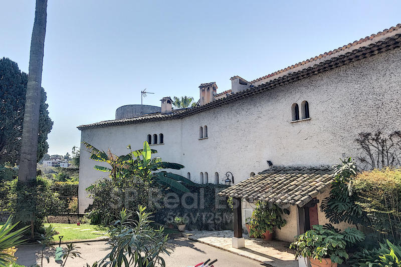 Maison - 380 m² - 10 pièces