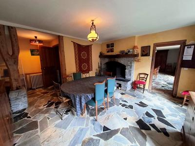Maison - 203 m² - 6 pièces