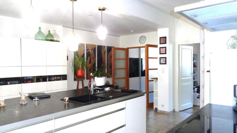 Maison - 201 m² - 7 pièces