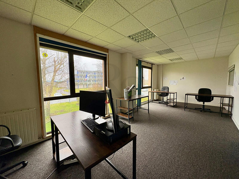 Bureau - 131 m² - 7 pièces