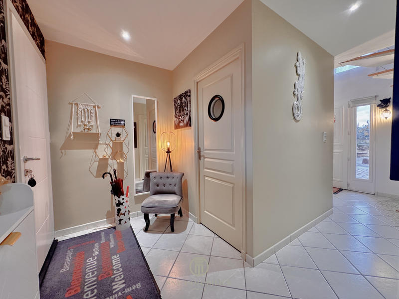 Maison - 239 m² - 9 pièces