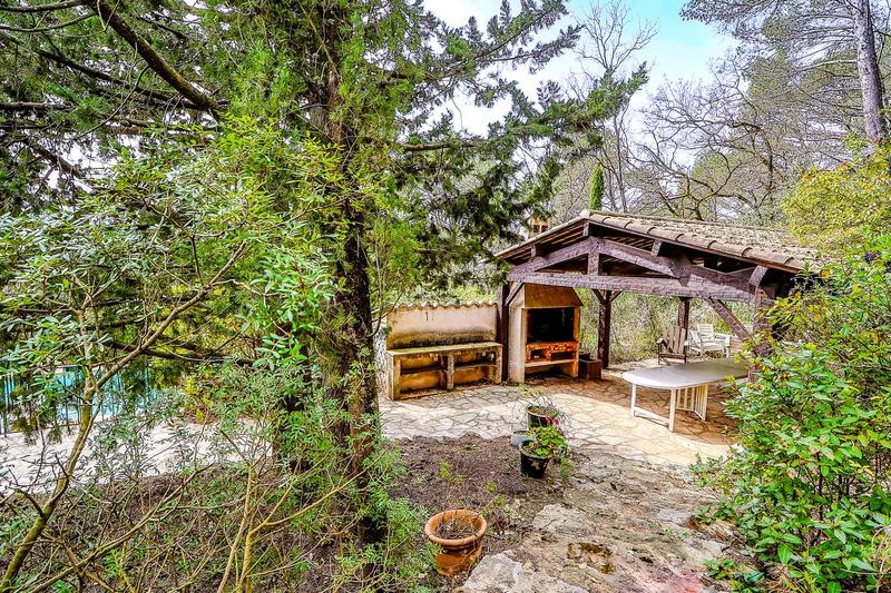 Propriété - 234 m² - 8 pièces