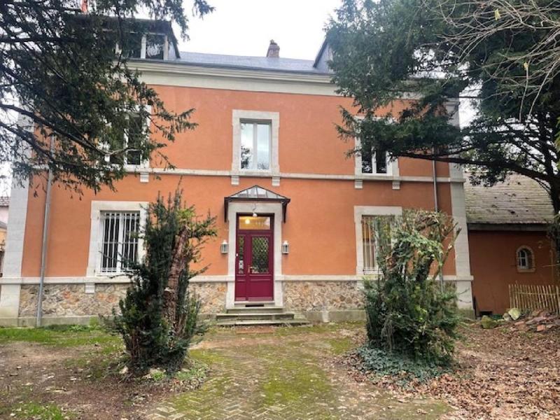 Maison - 286 m² - 10 pièces