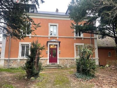 Maison - 286 m² - 10 pièces