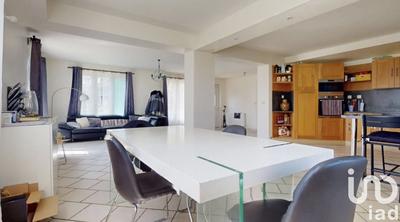 Maison - 235 m² - 7 pièces