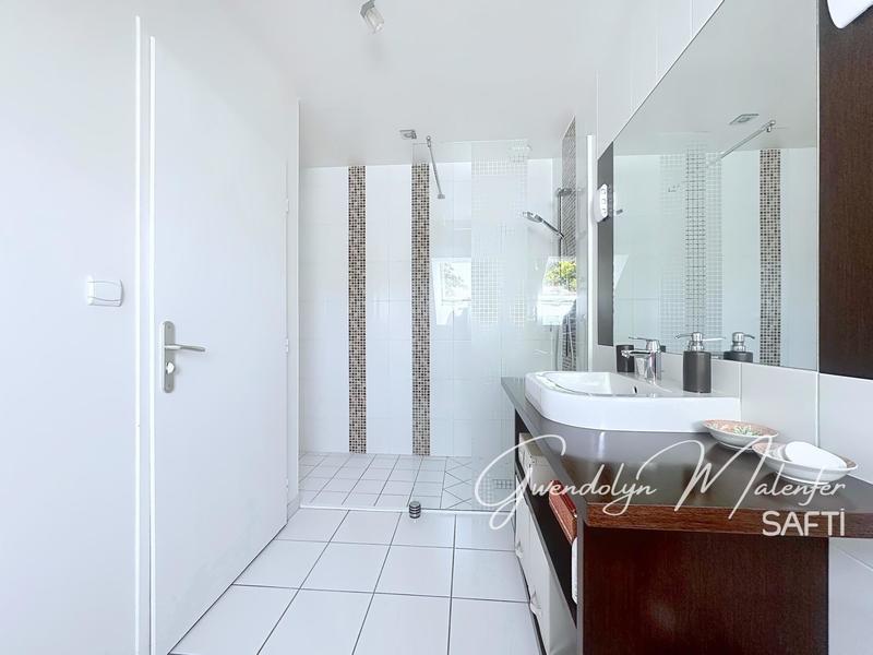 Maison - 248 m² - 8 pièces