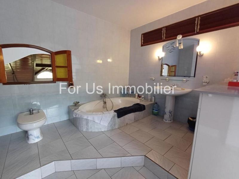 Maison - 365 m² - 9 pièces