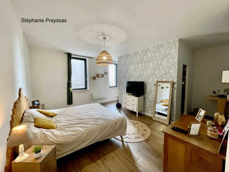 Maison - 300 m² - 5 pièces