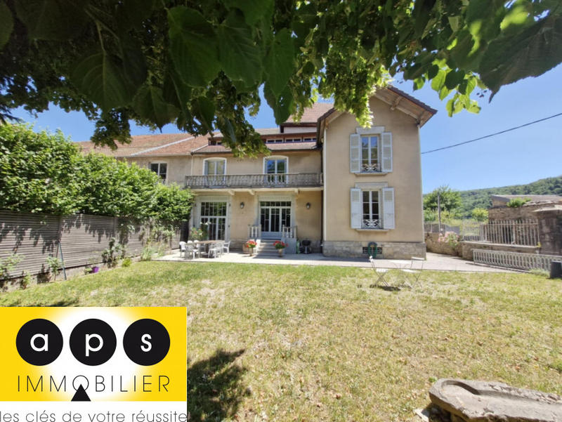 Maison - 200 m² - 8 pièces