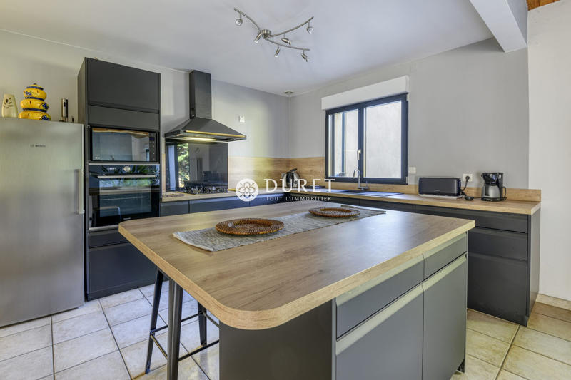 Maison traditionnelle - 197 m² - 8 pièces