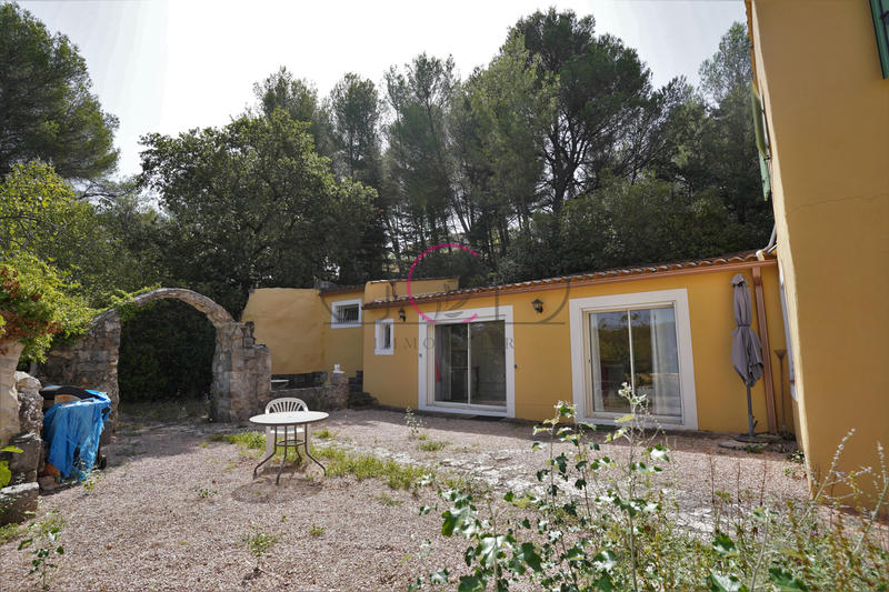 Villa - 235 m² - 9 pièces