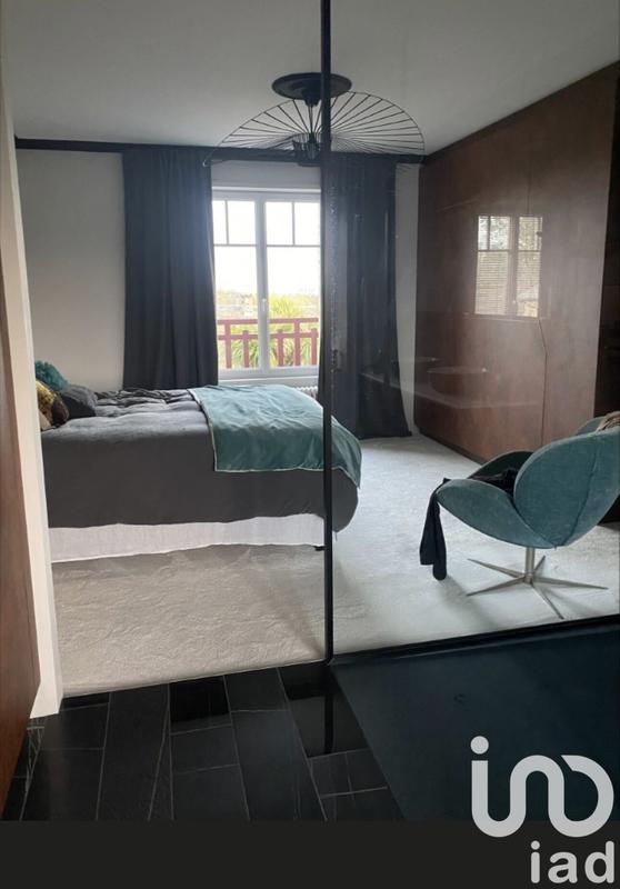 Maison - 216 m² - 9 pièces