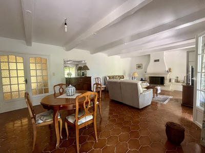 Villa - 221 m² - 6 pièces