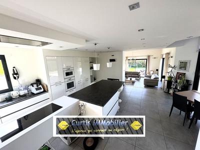 Maison - 145 m² - 6 pièces