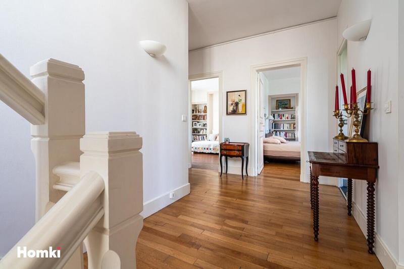 Maison - 252 m² - 11 pièces