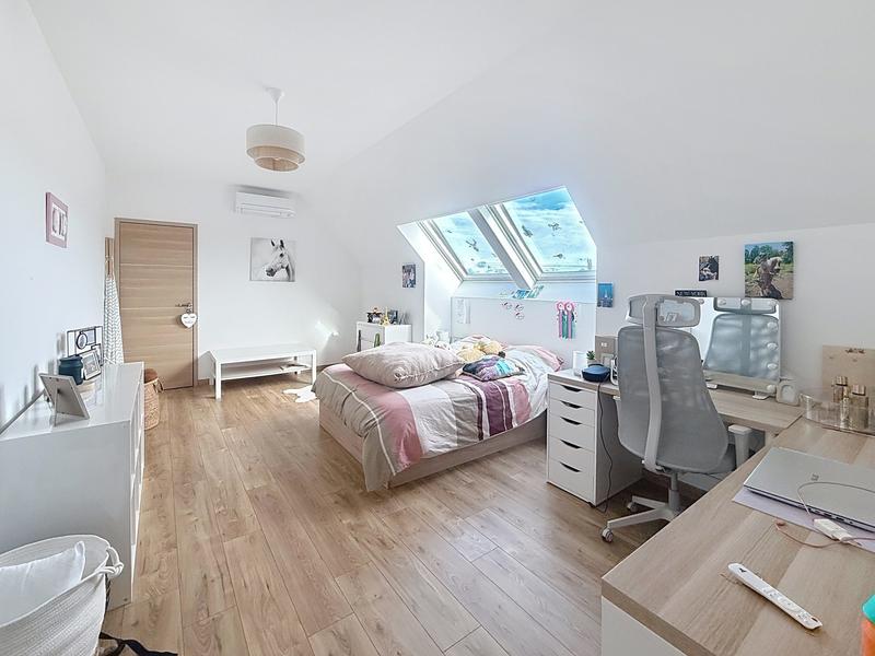 Maison - 204 m² - 6 pièces