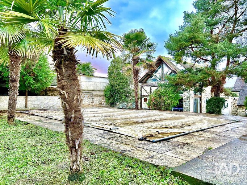 Maison - 210 m² - 7 pièces