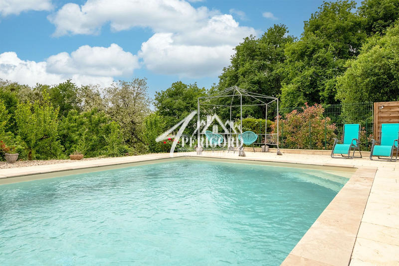 Maison ancienne - 173 m² - 8 pièces