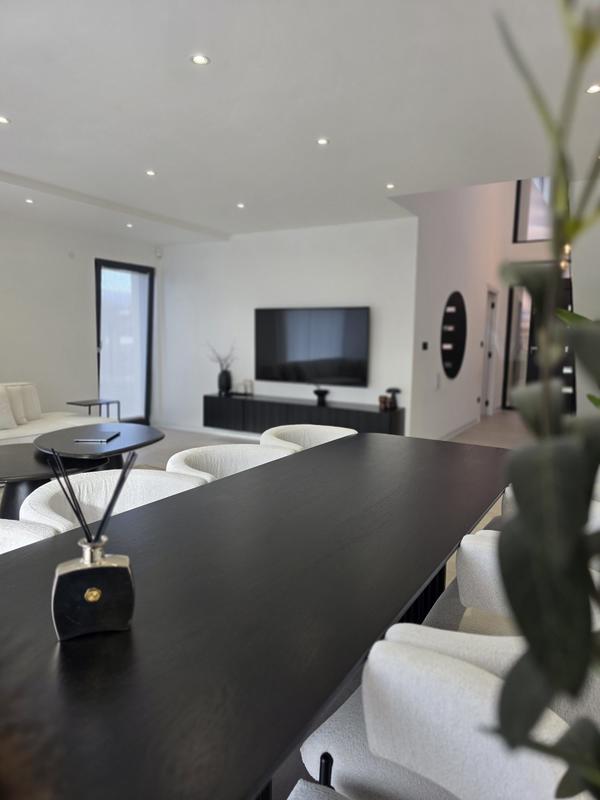 Maison contemporaine - 161 m² - 7 pièces