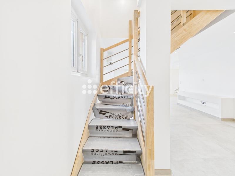 Pavillon - 189 m² - 8 pièces