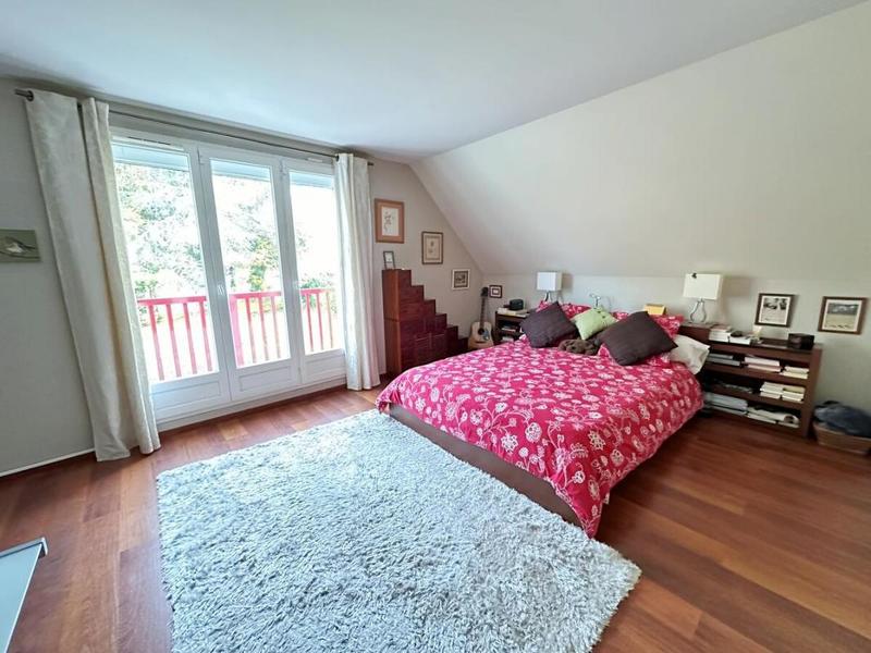 Maison - 210 m² - 9 pièces