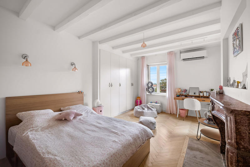 Maison - 270 m² - 8 pièces