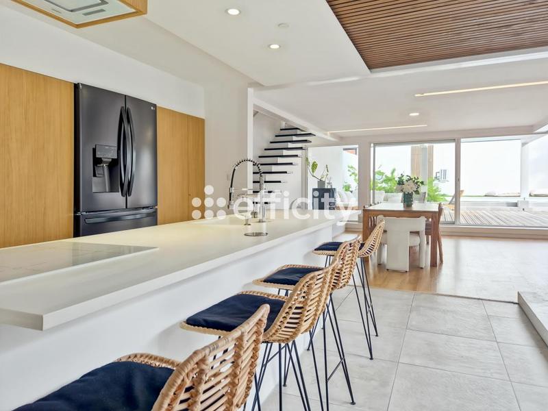 Villa - 208 m² - 9 pièces