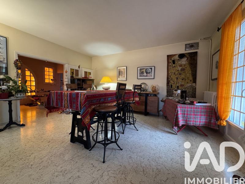 Maison - 241 m² - 10 pièces