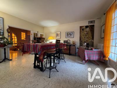 Maison - 241 m² - 10 pièces