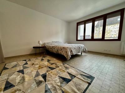 Maison - 225 m² - 7 pièces