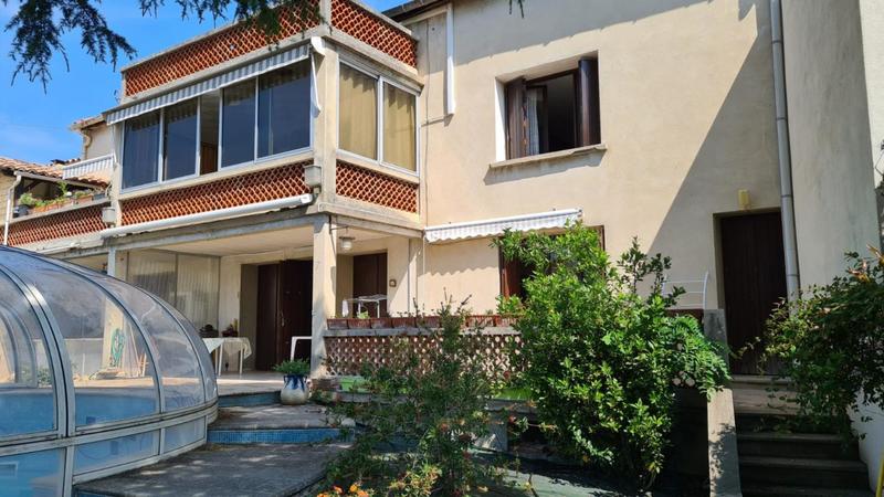 Maison - 300 m² - 12 pièces