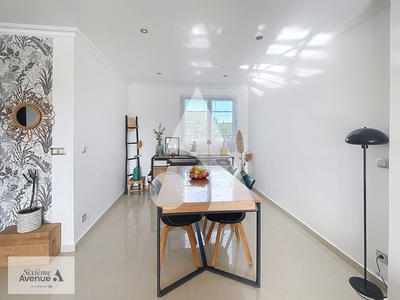 Appartement - 85 m² - 4 pièces