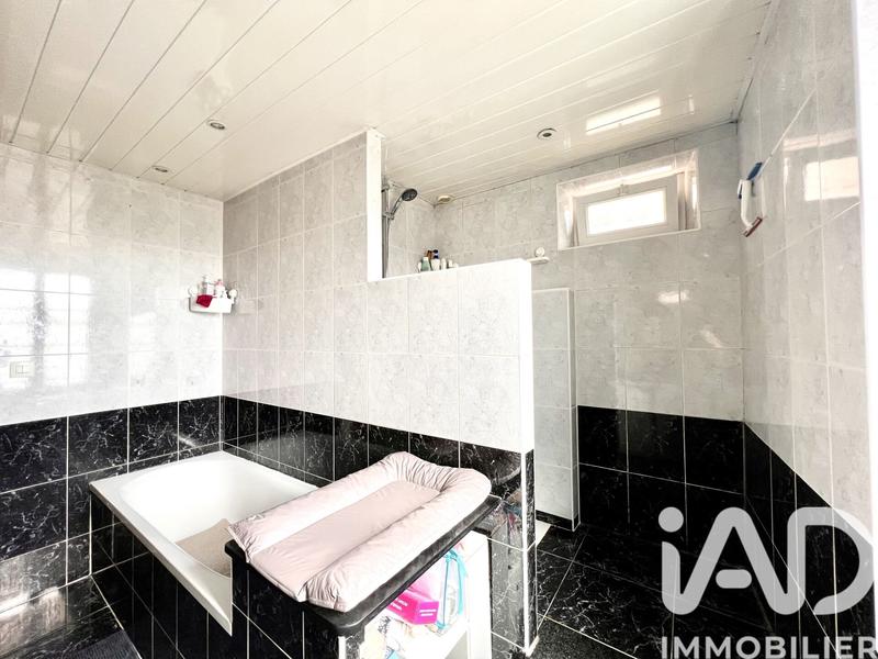 Maison - 95 m² - 4 pièces