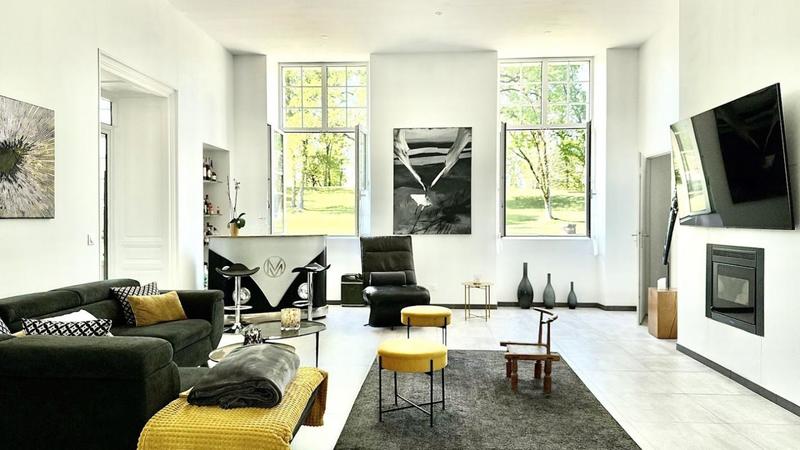 Propriété - 680 m² - 21 pièces