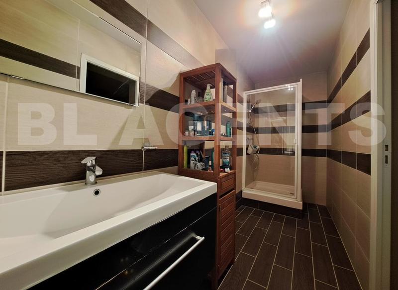 Maison - 213 m² - 10 pièces