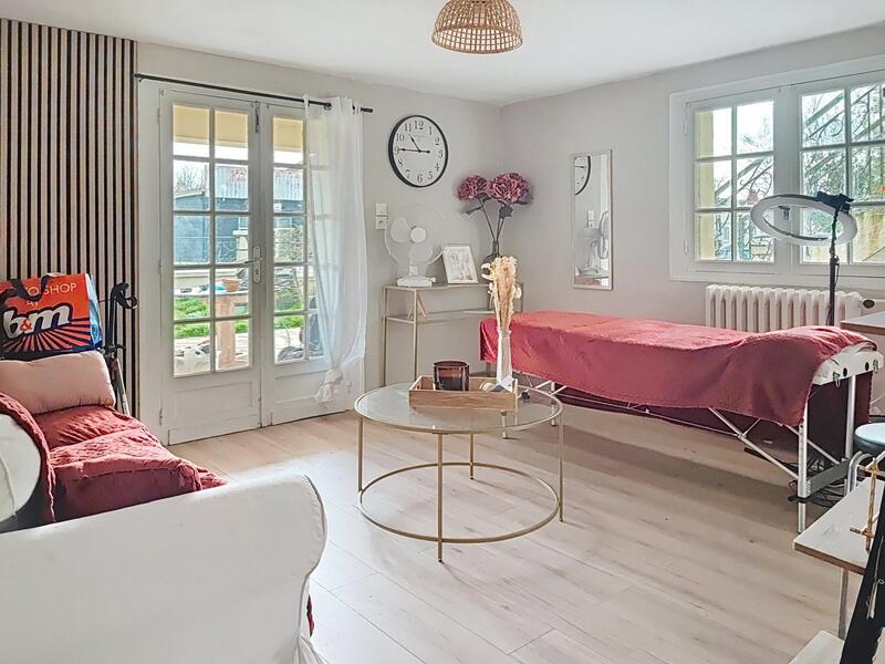 Maison - 244 m² - 8 pièces