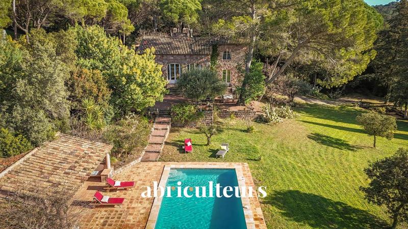 Maison ancienne - 300 m² - 8 pièces