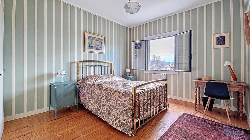 Maison - 226 m² - 8 pièces