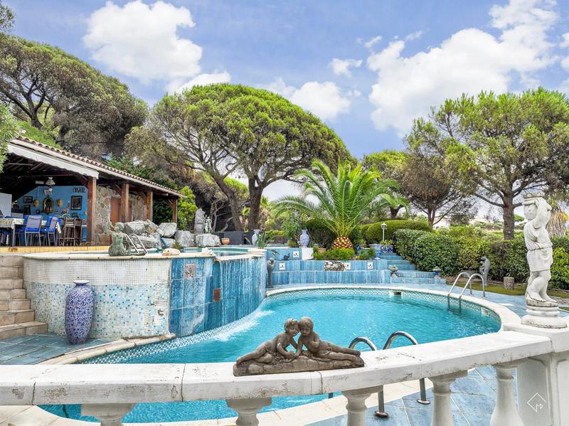 Villa - 439 m² - 8 pièces