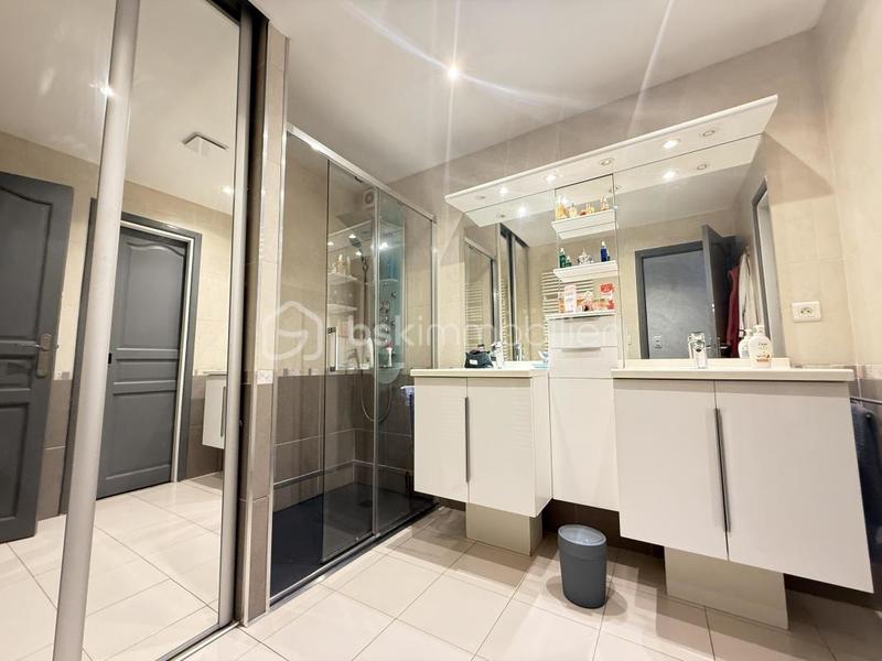 Appartement - 82 m² - 3 pièces