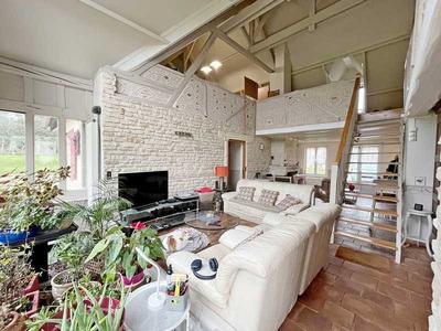 Maison - 261 m² - 8 pièces